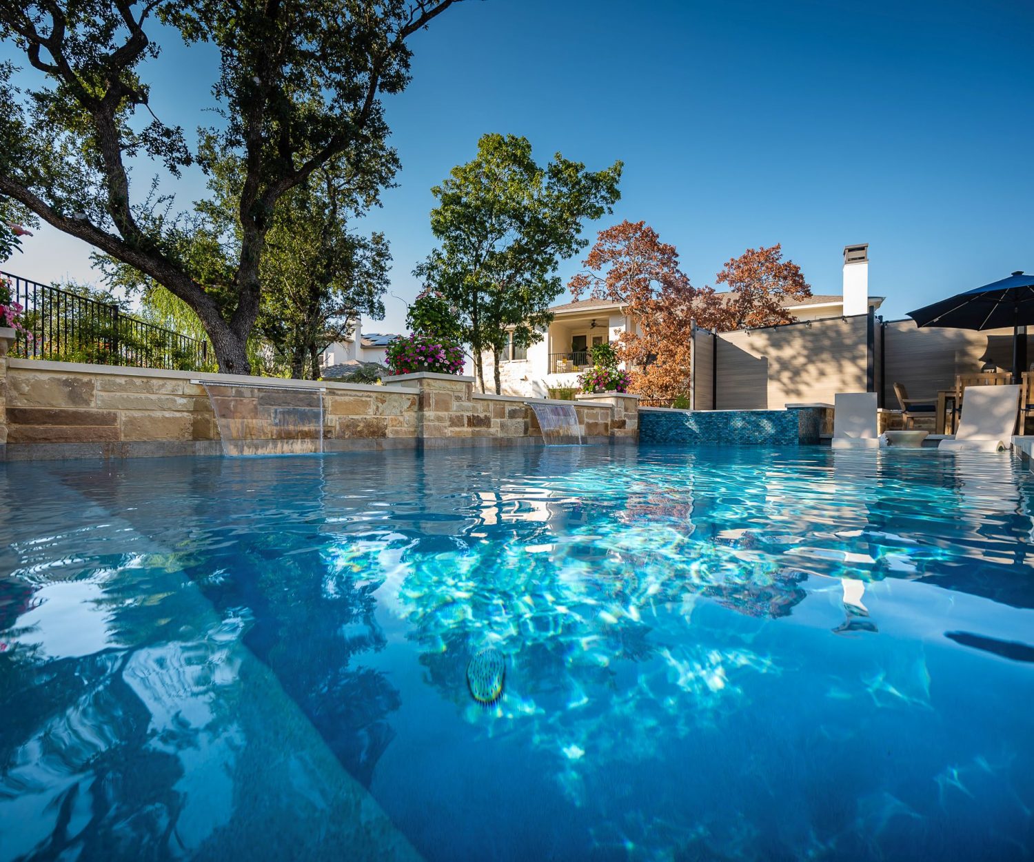 Custom Pool Builders in Holmdel, NJ | Cummins Signature Pools
